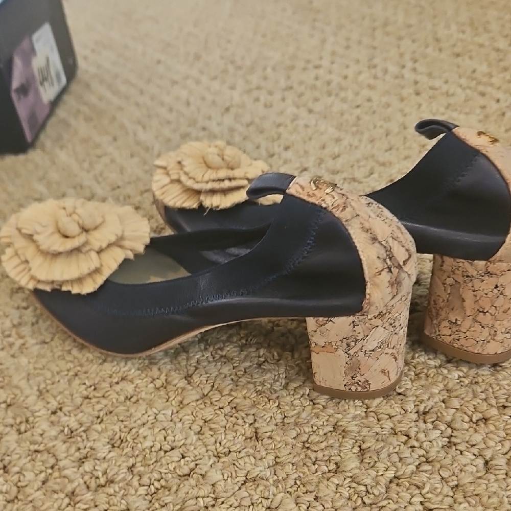 CHANEL Navy and Cream Flats with Floral Accent - Picture 8 of 14